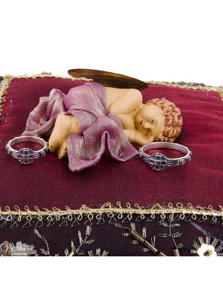 Cuscino angelo dormiente bordeaux – ricamo artigianale