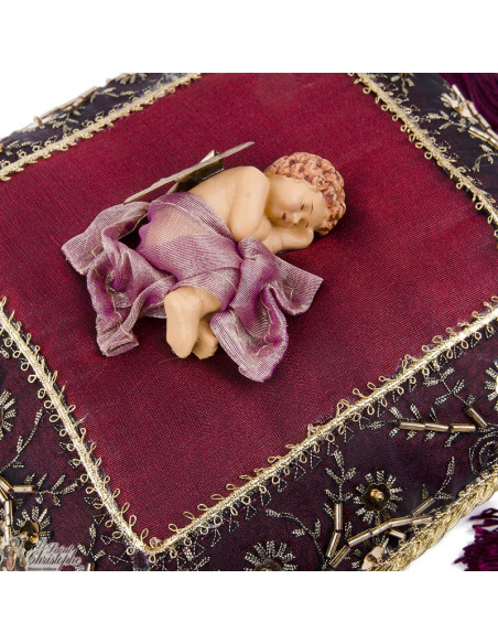 Coussin ange endormi bordeaux – broderie artisanale des Philippines