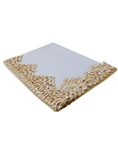 Altar cloth embroidered with lace on 3 sides
