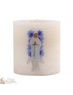 Scented and colored candle in the Virgin mass of the Poor of Banneux N.D