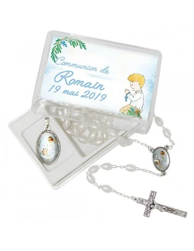 Caja de regalo con rosario y medalla