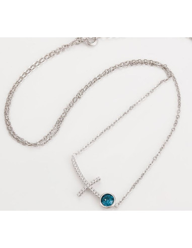 Kreuzkette mit silbernen Swarovski-Kristallen