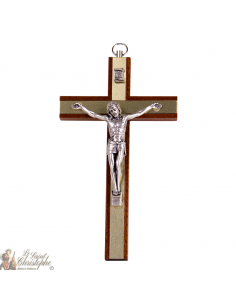 Croix en bois avec plaques dorées