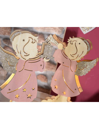 Sprankelende en heldere houten engel