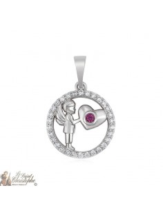 Colgante de plata querubín sosteniendo un corazón y cristales