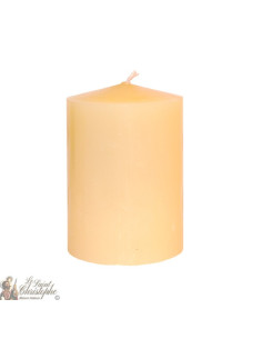 Candle colored in the mass cream 7 x 10 cm