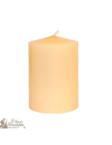 Candle colored in the mass cream 7 x 10 cm