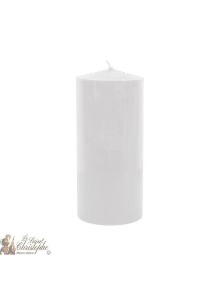 Candle colored in the white mass 7 x 15.5 cm