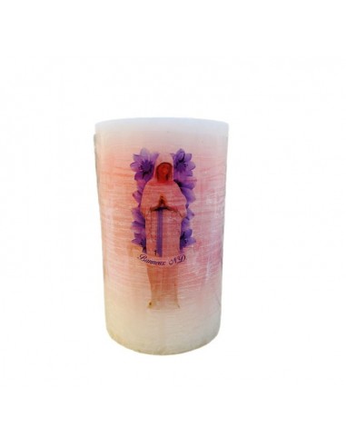 Duftende und farbige Kerze in der Jungfrau-Messe des Armen von Banneux N.D.