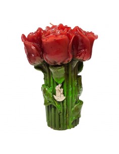 Vela con rosas rojas y pin de San Francisco de Asís