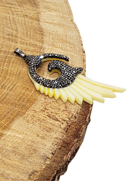 Mother-of-pearl Angel's Wing pendant with crystals