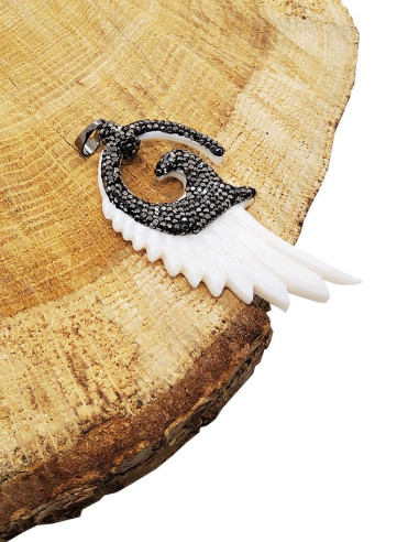 Mother-of-pearl Angel's Wing pendant with crystals