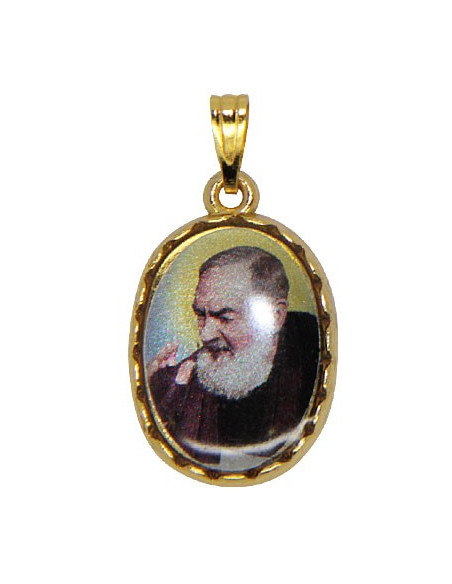 Medalla de San Padre Pío - ovalada y dorada