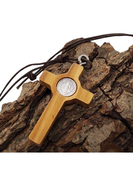 Collana con croce di San Benedetto - corda di cuoio e legno d'ulivo