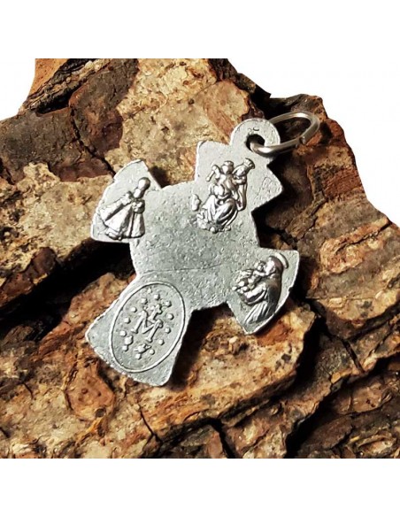 Cruz colgante con el Cáliz de la Eucaristía y los Santos Protectores