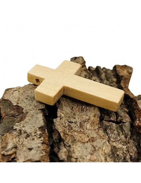 Lichtkleurige houten kruis hanger.