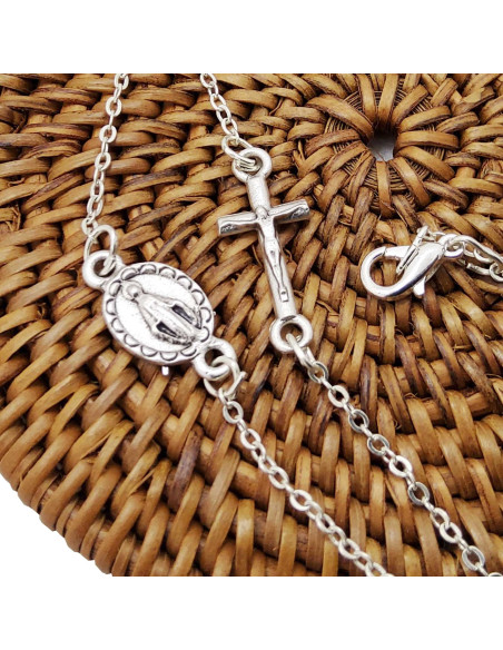 Collar rosario plateado con cuentas de cristal negro
