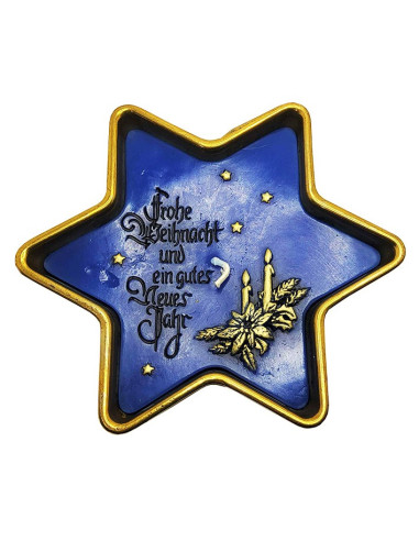 Vrolijk kerstfeest en gelukkig nieuwjaar kaars in een messing schaal