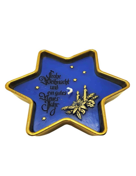 Vrolijk kerstfeest en gelukkig nieuwjaar kaars in een messing schaal