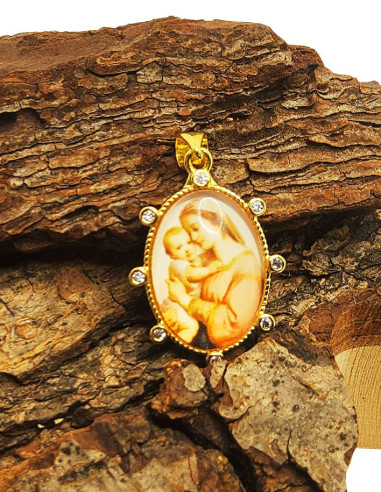 Medalla de la Virgen con el Niño - Metal bañado en oro y pedrería