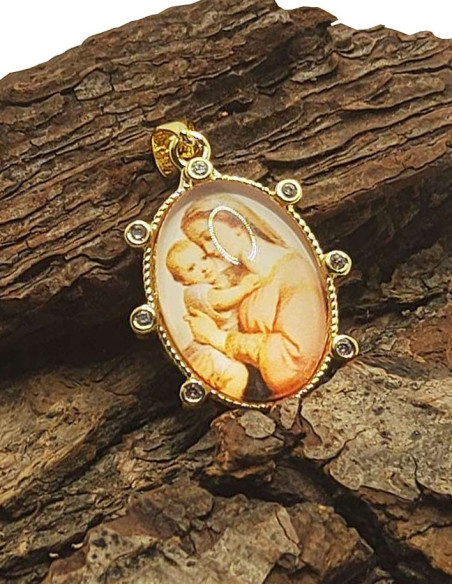 Medalla de la Virgen con el Niño - Metal bañado en oro y pedrería
