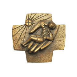 Bronzen wandkruis – Gods hand met kind, cadeau voor een doop