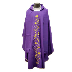 Chasuble mauve avec étole – Broderies florales dorées et brunes, deux faces