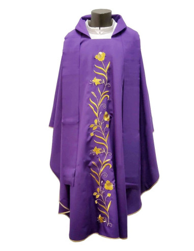 Chasuble mauve avec étole – Broderies florales dorées et brunes, deux faces
