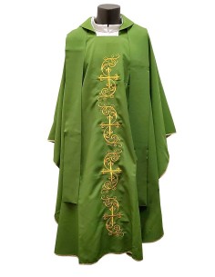 Chasuble verte brodée de croix et liserés en fil d'or avec étole - Taille unique