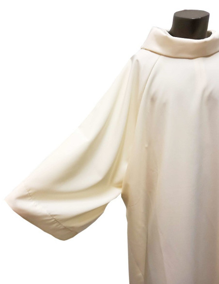 Aube liturgique crème à col monastique ample – 100 % polyester