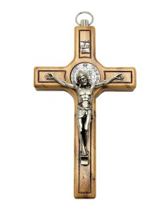 Croix Saint Benoit en bois d'olivier - 10,5 cm - à suspendre