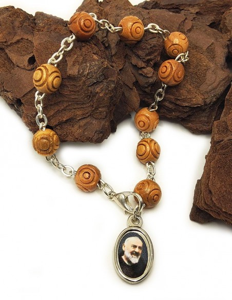 Bracelet dizainier perles bois & médaille Sainte Rita et Padre Pio