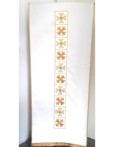 White lectern hanging with gold cross and floral embroidery – 50 × 250 cm