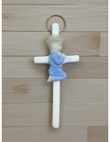 Croix religieuse garçon en prière 7 x 15 cm – Céramique blanche