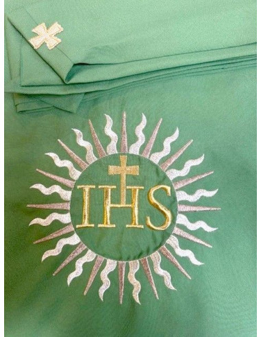 Groen kazuifel met stola – JHS-zon geborduurd op voor- en achterzijde