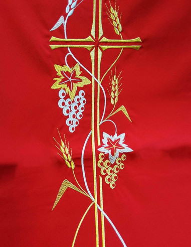 Voile rouge pour lutrin 50 × 250 cm – Croix, épis et raisins brodés