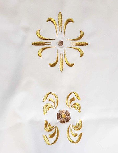 Cream White Lectern Hanging 50 × 250 cm – Gold-Coloured Floral Embroidery