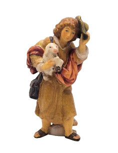 Pastore in piedi con agnello e cappello - statuina in legno 11 cm