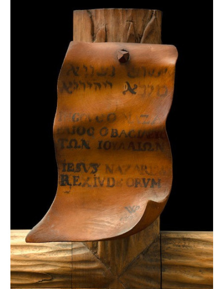 Rare sculpture en bois du XVIIIe siècle représentant le Christ en croix, attribuée au sculpteur