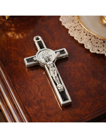 Cruz de metal plateado esmaltado negro 2×4 cm – lote de 100 piezas