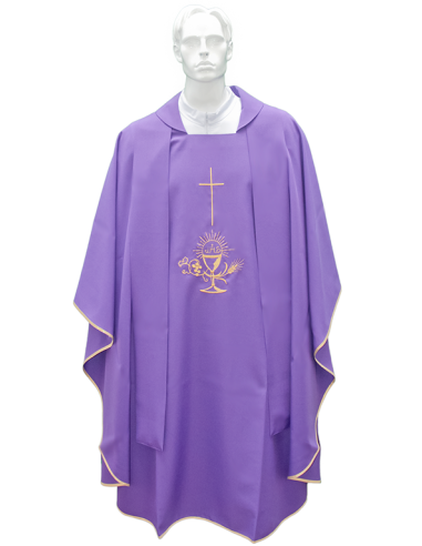 Kasel für Priester mit kreuzbestickter Stola und goldenem Kelc