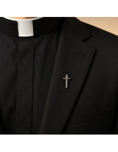 Pin a croce cristiana argentata per sacerdote – 20 × 13 mm