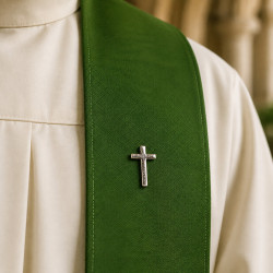 Spilla a croce argentata per sacerdote – 25 × 15 mm