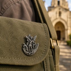 Zilverkleurige Sint-Michaël-pin – Religieuze broche van 2 cm
