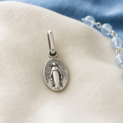 Petite médaille Vierge Miraculeuse argentée – Pendentif marial 7 × 11 mm
