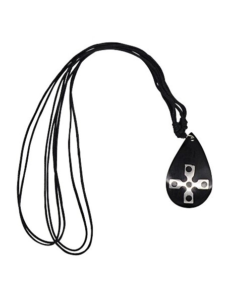 Cross pendant necklace