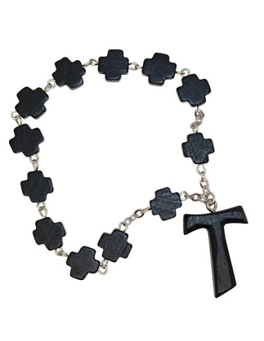 Tientje met zwarte houten kruisen en TAU-kruis