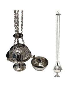 Gesneden wierookvat met kruis en ketting