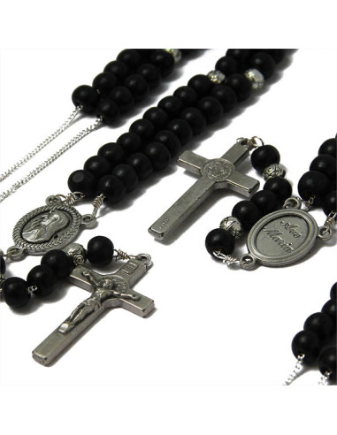 Collar de cuentas de madera con rosario negro