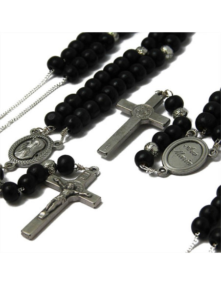 Collar de cuentas de madera con rosario negro